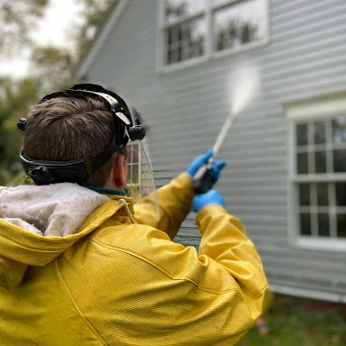 House pressure washing 1 - Facility Solutions Canada Limited -
